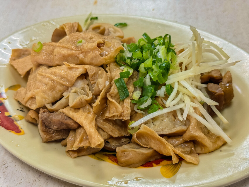高雄市苓雅區高雄美食 – 福安陽春麵 x 在地人氣30年古早味！苓雅必吃陽春麵！必點豬油拌麵