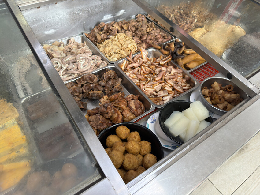 高雄市苓雅區高雄美食 – 福安陽春麵 x 在地人氣30年古早味！苓雅必吃陽春麵！必點豬油拌麵