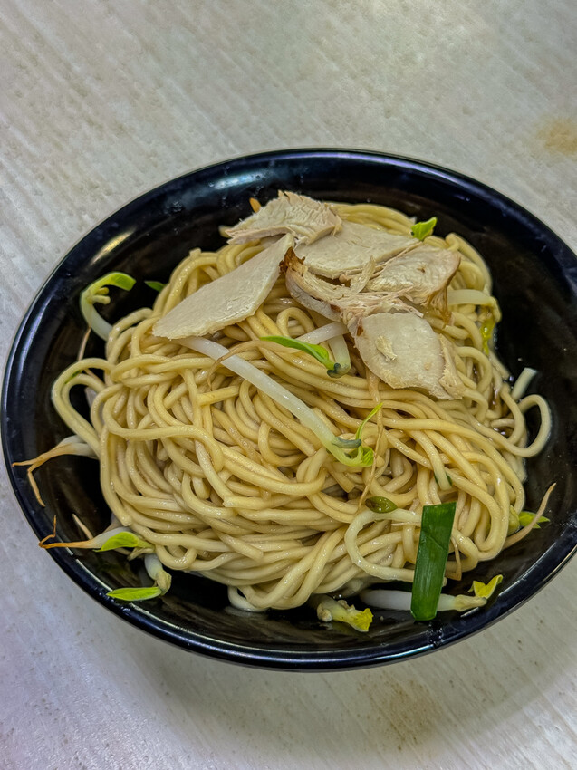 高雄市苓雅區高雄美食 – 福安陽春麵 x 在地人氣30年古早味！苓雅必吃陽春麵！必點豬油拌麵