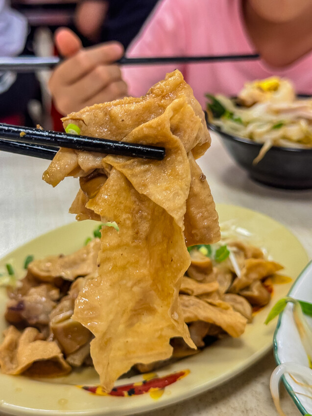 高雄市苓雅區高雄美食 – 福安陽春麵 x 在地人氣30年古早味！苓雅必吃陽春麵！必點豬油拌麵