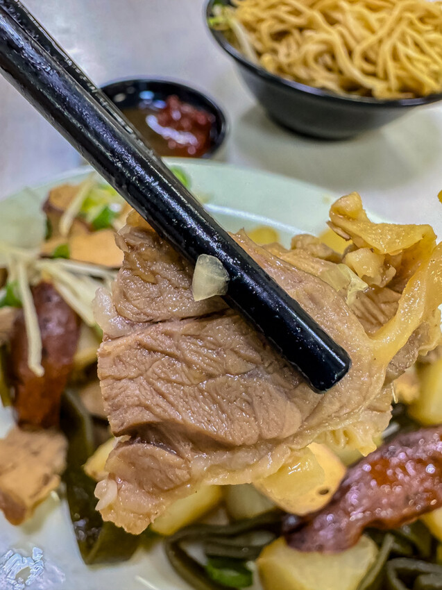 高雄市苓雅區高雄美食 – 福安陽春麵 x 在地人氣30年古早味！苓雅必吃陽春麵！必點豬油拌麵