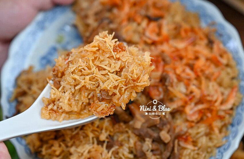 台中超人氣冊子油飯年菜一套只要4688元，可單點、宅配、門市自取 ，2025年菜推薦@Nini and Blue  玩樂食記