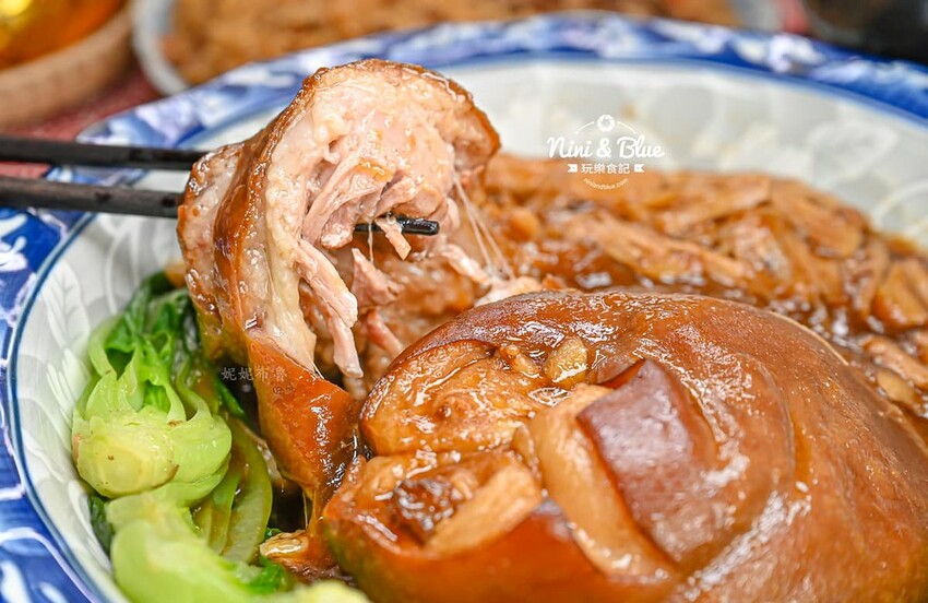 台中超人氣冊子油飯年菜一套只要4688元，可單點、宅配、門市自取 ，2025年菜推薦@Nini and Blue  玩樂食記