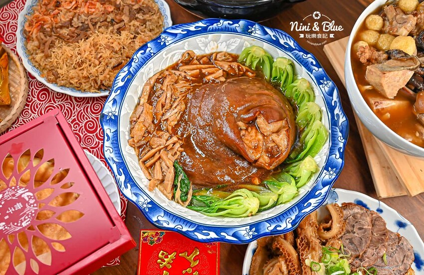 台中超人氣冊子油飯年菜一套只要4688元，可單點、宅配、門市自取 ，2025年菜推薦@Nini and Blue  玩樂食記