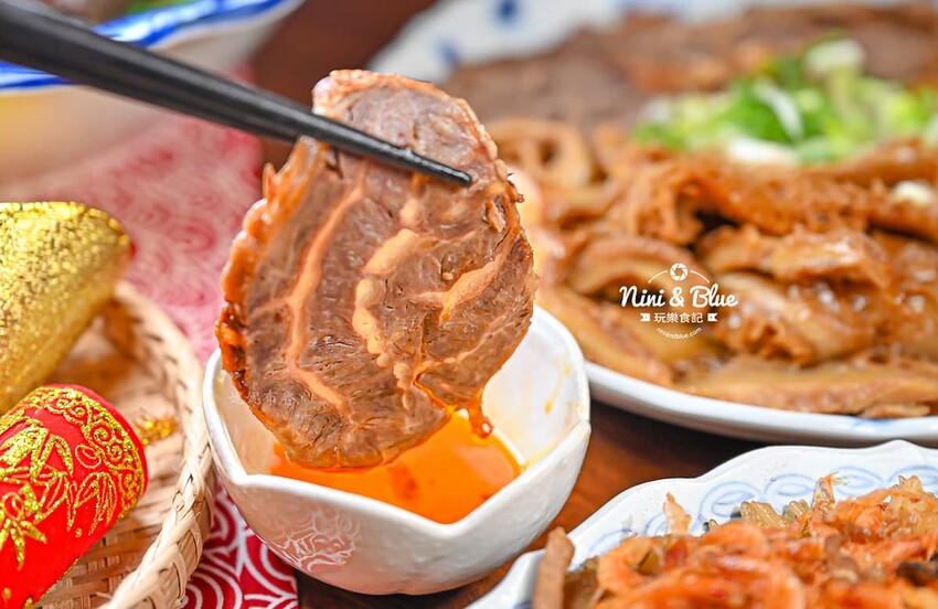 台中超人氣冊子油飯年菜一套只要4688元，可單點、宅配、門市自取 ，2025年菜推薦@Nini and Blue  玩樂食記