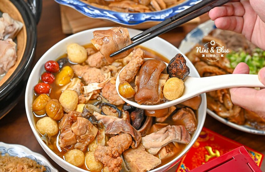 台中超人氣冊子油飯年菜一套只要4688元，可單點、宅配、門市自取 ，2025年菜推薦@Nini and Blue  玩樂食記