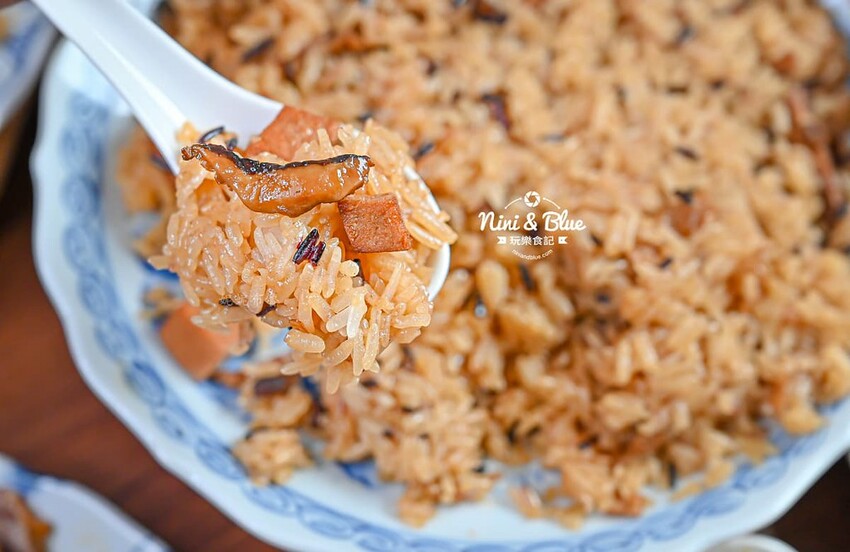 台中超人氣冊子油飯年菜一套只要4688元，可單點、宅配、門市自取 ，2025年菜推薦@Nini and Blue  玩樂食記