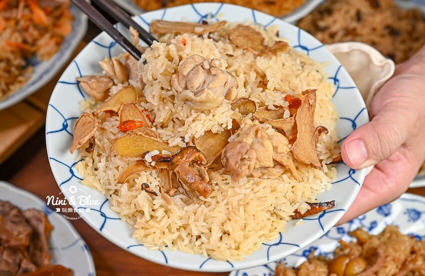 台中超人氣冊子油飯年菜一套只要4688元，可單點、宅配、門市自取 ，2025年菜推薦@Nini and Blue  玩樂食記
