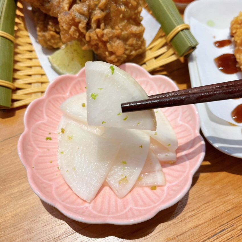 中壢人氣拉麵推薦—豚戈 TonKo Ramen 拉麵&精釀啤酒專門店，超特別柚子清湯拉麵讓人忍不住把湯喝完！