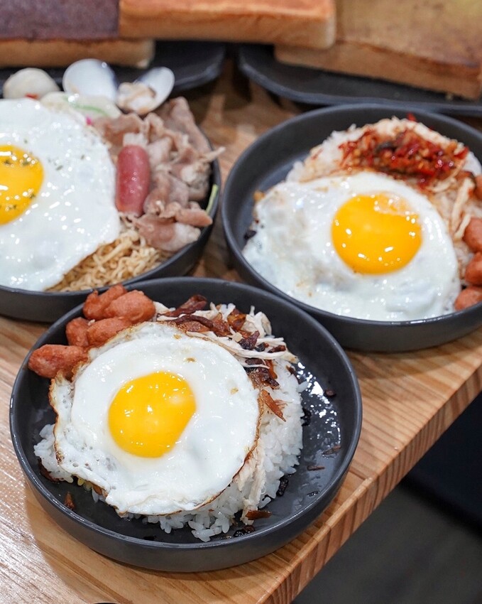 新竹宵夜新選擇「隔壁宵夜新竹店」，推薦必點厚奶酥系列，平價美味且口味選擇多元！還有炒泡麵、鍋燒麵、紅蔥豬油拌飯、蛋餅等等，夜貓族宵夜再多一選擇啦！ - 阿華田的美食日記