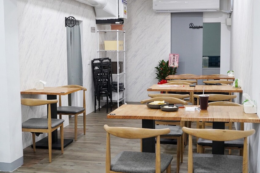 新竹宵夜新選擇「隔壁宵夜新竹店」，推薦必點厚奶酥系列，平價美味且口味選擇多元！還有炒泡麵、鍋燒麵、紅蔥豬油拌飯、蛋餅等等，夜貓族宵夜再多一選擇啦！ - 阿華田的美食日記