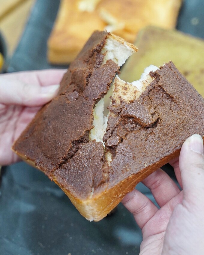 新竹宵夜新選擇「隔壁宵夜新竹店」，推薦必點厚奶酥系列，平價美味且口味選擇多元！還有炒泡麵、鍋燒麵、紅蔥豬油拌飯、蛋餅等等，夜貓族宵夜再多一選擇啦！ - 阿華田的美食日記