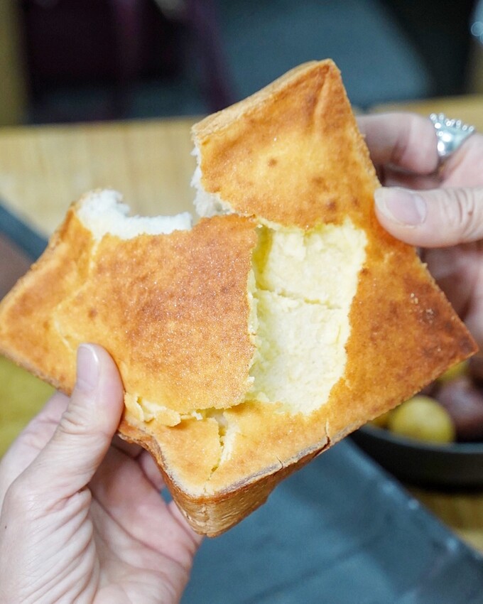 新竹宵夜新選擇「隔壁宵夜新竹店」，推薦必點厚奶酥系列，平價美味且口味選擇多元！還有炒泡麵、鍋燒麵、紅蔥豬油拌飯、蛋餅等等，夜貓族宵夜再多一選擇啦！ - 阿華田的美食日記