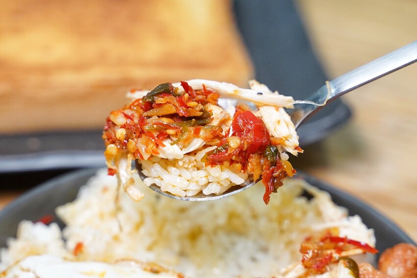 新竹宵夜新選擇「隔壁宵夜新竹店」，推薦必點厚奶酥系列，平價美味且口味選擇多元！還有炒泡麵、鍋燒麵、紅蔥豬油拌飯、蛋餅等等，夜貓族宵夜再多一選擇啦！ - 阿華田的美食日記