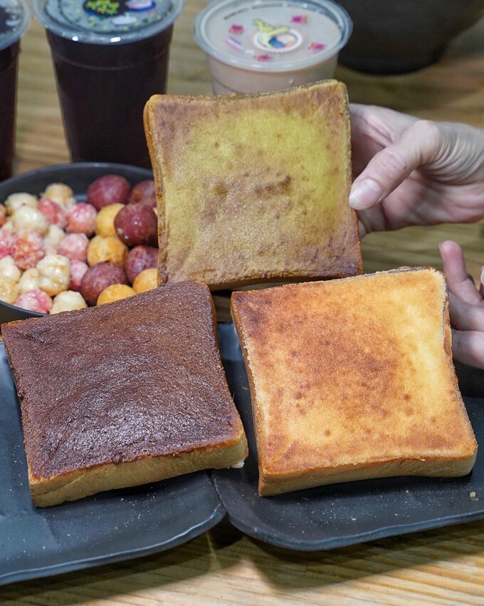 新竹宵夜新選擇「隔壁宵夜新竹店」，推薦必點厚奶酥系列，平價美味且口味選擇多元！還有炒泡麵、鍋燒麵、紅蔥豬油拌飯、蛋餅等等，夜貓族宵夜再多一選擇啦！ - 阿華田的美食日記