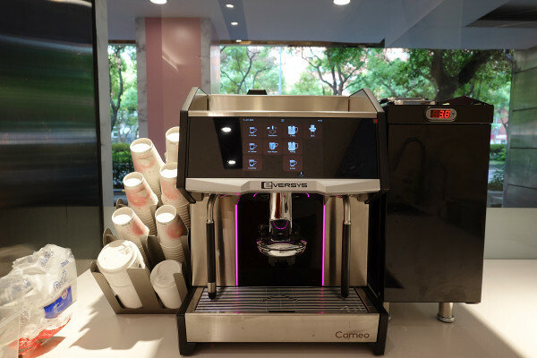 捷運忠孝敦化站MILAS膠原時尚美妍咖啡,可租借場地辦活動的台北東區安靜咖啡廳,喝出健康美麗的不限時敦化咖啡廳