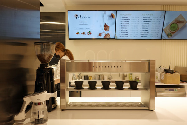 捷運忠孝敦化站MILAS膠原時尚美妍咖啡,可租借場地辦活動的台北東區安靜咖啡廳,喝出健康美麗的不限時敦化咖啡廳