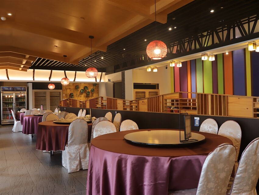 這家經典片皮烤鴨,皮酥肉香~尤其是甜麵醬酒釀香韻迷人,唇齒留香~