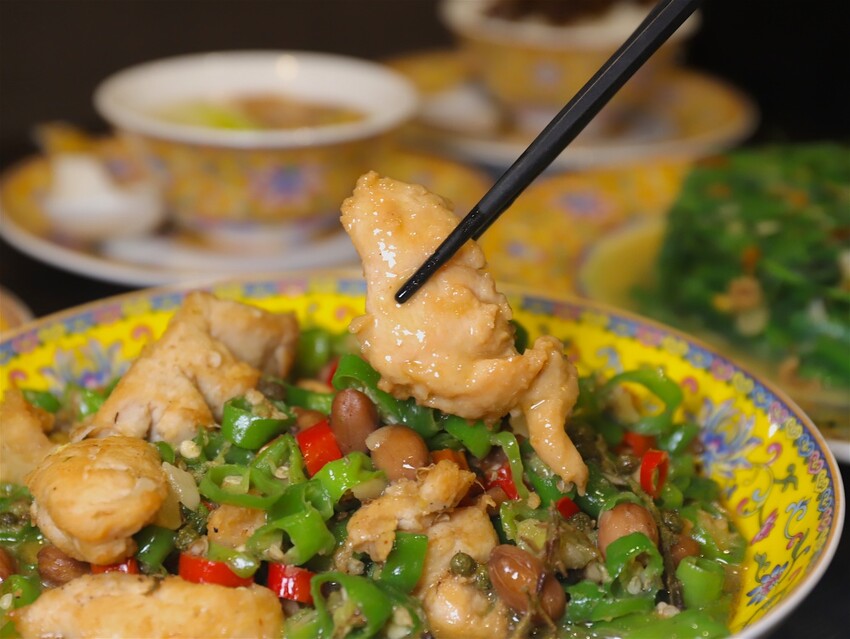 這家經典片皮烤鴨,皮酥肉香~尤其是甜麵醬酒釀香韻迷人,唇齒留香~