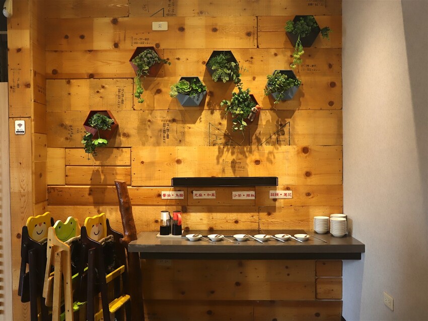 這家經典片皮烤鴨,皮酥肉香~尤其是甜麵醬酒釀香韻迷人,唇齒留香~