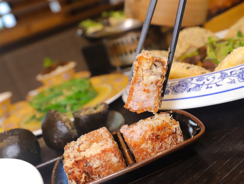 這家經典片皮烤鴨,皮酥肉香~尤其是甜麵醬酒釀香韻迷人,唇齒留香~