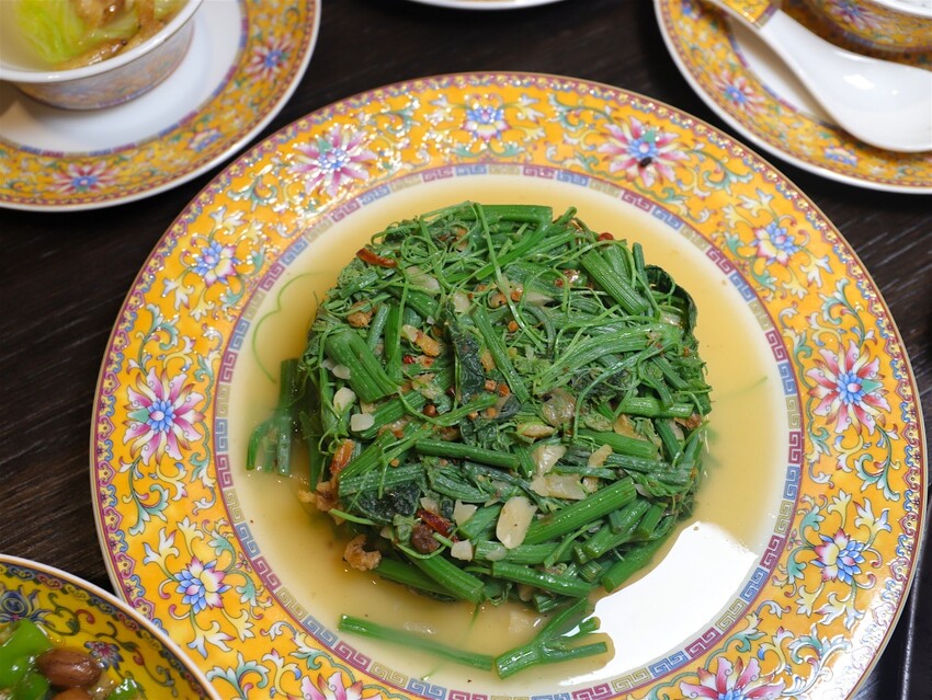 這家經典片皮烤鴨,皮酥肉香~尤其是甜麵醬酒釀香韻迷人,唇齒留香~