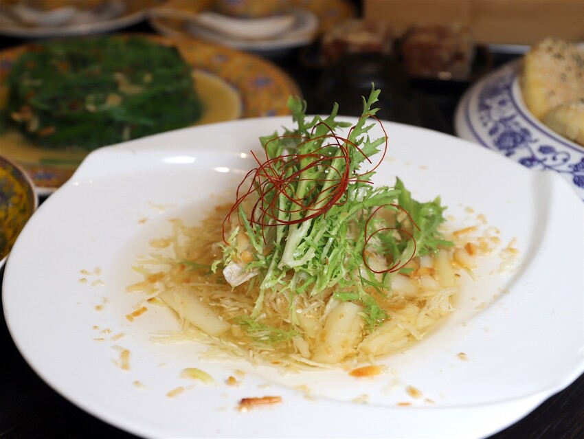 這家經典片皮烤鴨,皮酥肉香~尤其是甜麵醬酒釀香韻迷人,唇齒留香~