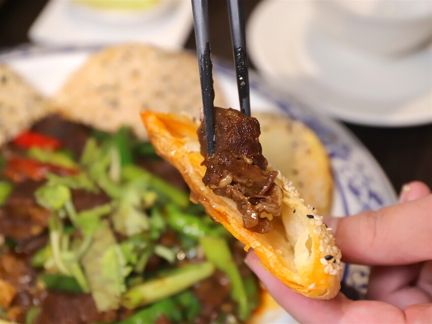 這家經典片皮烤鴨,皮酥肉香~尤其是甜麵醬酒釀香韻迷人,唇齒留香~