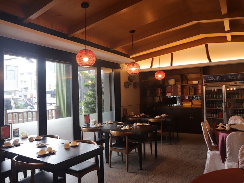 這家經典片皮烤鴨,皮酥肉香~尤其是甜麵醬酒釀香韻迷人,唇齒留香~