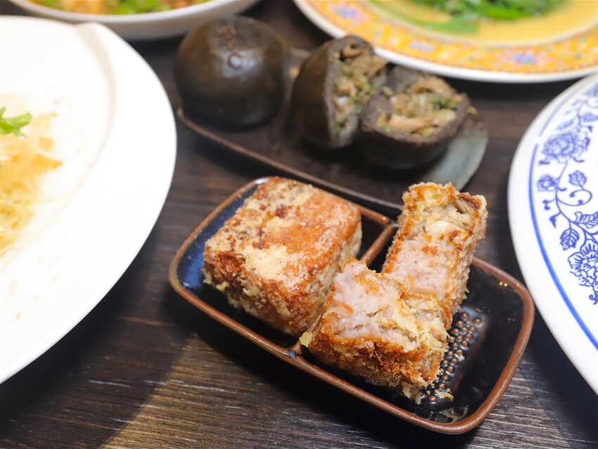 這家經典片皮烤鴨,皮酥肉香~尤其是甜麵醬酒釀香韻迷人,唇齒留香~