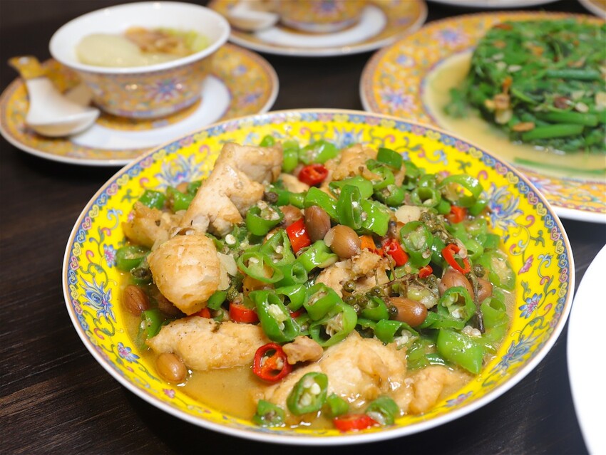 這家經典片皮烤鴨,皮酥肉香~尤其是甜麵醬酒釀香韻迷人,唇齒留香~