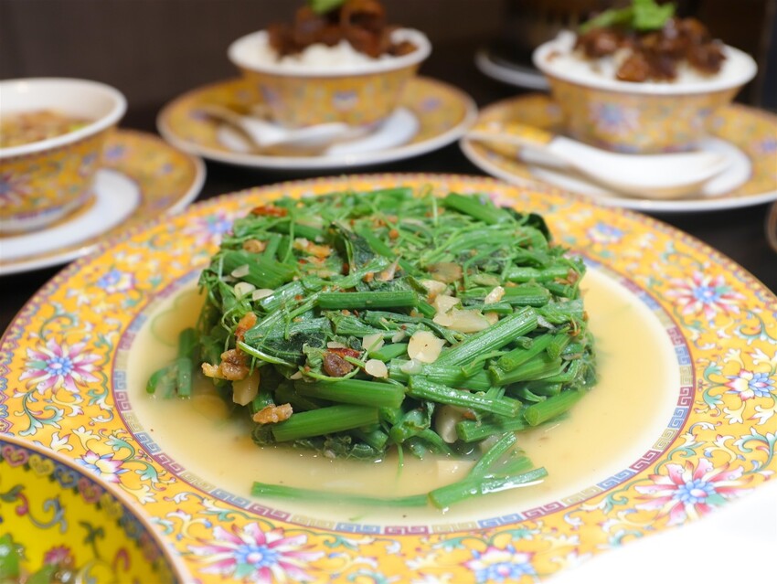 這家經典片皮烤鴨,皮酥肉香~尤其是甜麵醬酒釀香韻迷人,唇齒留香~