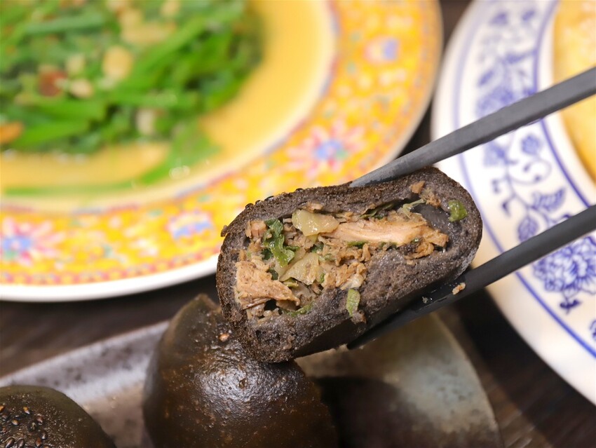 這家經典片皮烤鴨,皮酥肉香~尤其是甜麵醬酒釀香韻迷人,唇齒留香~