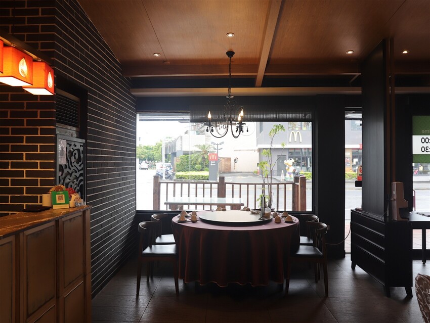 這家經典片皮烤鴨,皮酥肉香~尤其是甜麵醬酒釀香韻迷人,唇齒留香~