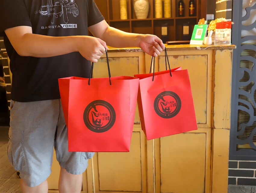 這家經典片皮烤鴨,皮酥肉香~尤其是甜麵醬酒釀香韻迷人,唇齒留香~