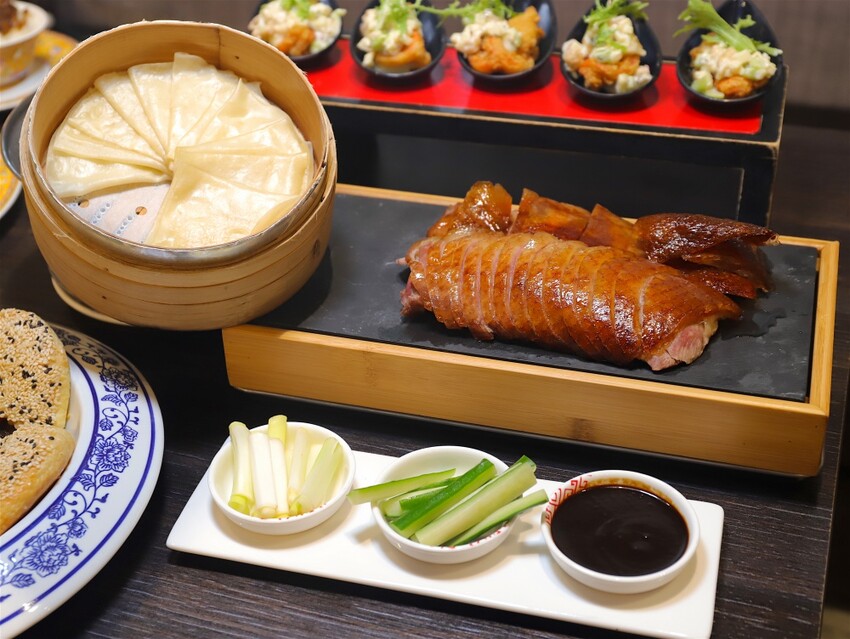 這家經典片皮烤鴨,皮酥肉香~尤其是甜麵醬酒釀香韻迷人,唇齒留香~