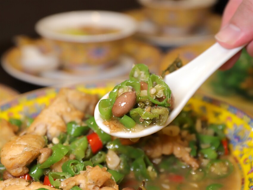 這家經典片皮烤鴨,皮酥肉香~尤其是甜麵醬酒釀香韻迷人,唇齒留香~