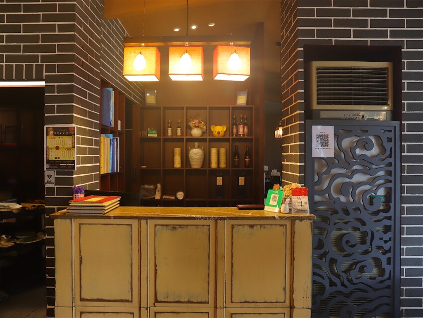 這家經典片皮烤鴨,皮酥肉香~尤其是甜麵醬酒釀香韻迷人,唇齒留香~