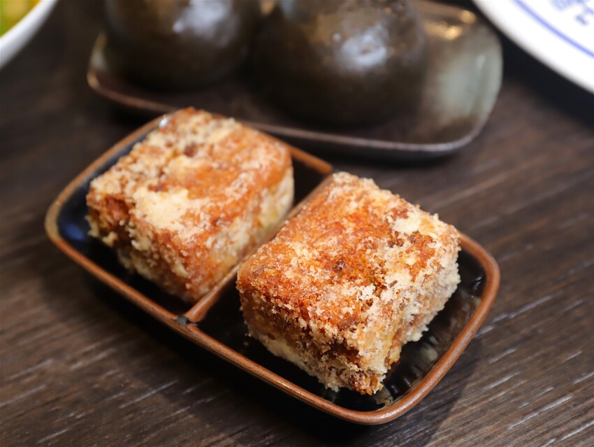 這家經典片皮烤鴨,皮酥肉香~尤其是甜麵醬酒釀香韻迷人,唇齒留香~