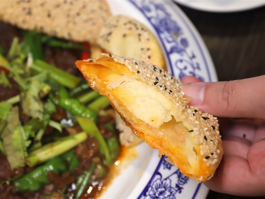 這家經典片皮烤鴨,皮酥肉香~尤其是甜麵醬酒釀香韻迷人,唇齒留香~