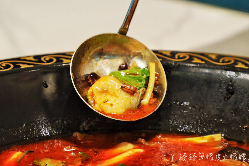 新竹美食「串串食光」正宗四川缽缽雞 冒菜 美蛙魚火鍋，麻辣控不能錯過。