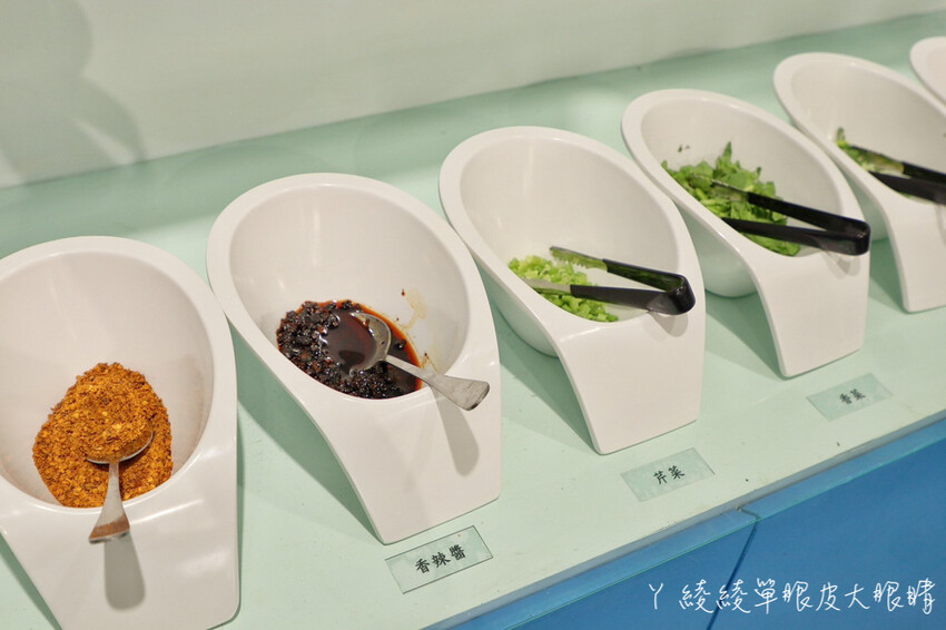 新竹美食「串串食光」正宗四川缽缽雞 冒菜 美蛙魚火鍋，麻辣控不能錯過。