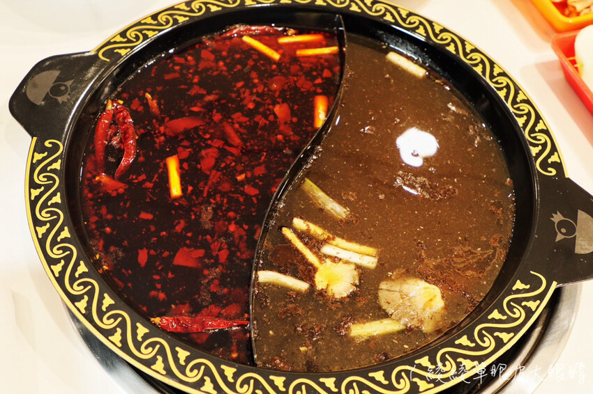 新竹美食「串串食光」正宗四川缽缽雞 冒菜 美蛙魚火鍋，麻辣控不能錯過。