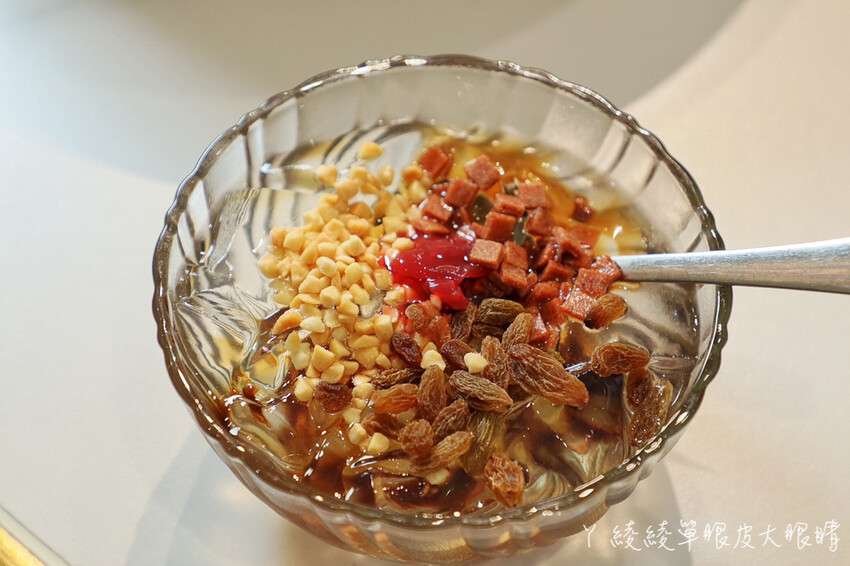 新竹美食「串串食光」正宗四川缽缽雞 冒菜 美蛙魚火鍋，麻辣控不能錯過。