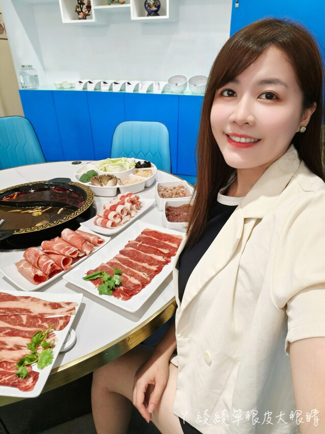 新竹美食「串串食光」正宗四川缽缽雞 冒菜 美蛙魚火鍋，麻辣控不能錯過。