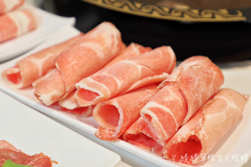 新竹美食「串串食光」正宗四川缽缽雞 冒菜 美蛙魚火鍋，麻辣控不能錯過。