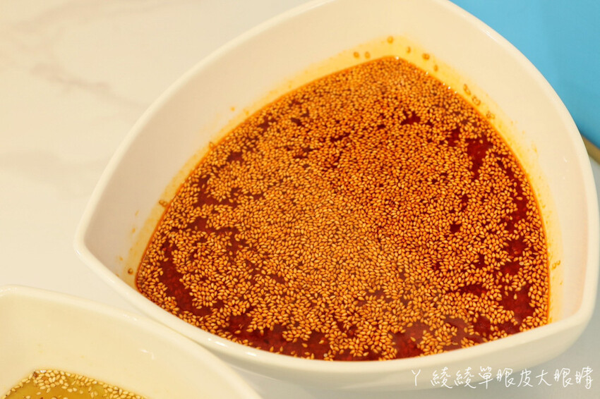 新竹美食「串串食光」正宗四川缽缽雞 冒菜 美蛙魚火鍋，麻辣控不能錯過。