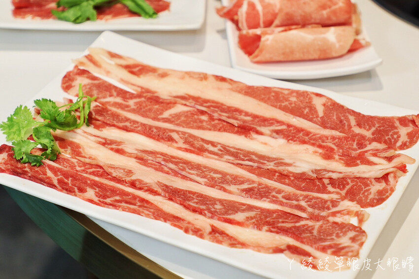 新竹美食「串串食光」正宗四川缽缽雞 冒菜 美蛙魚火鍋，麻辣控不能錯過。