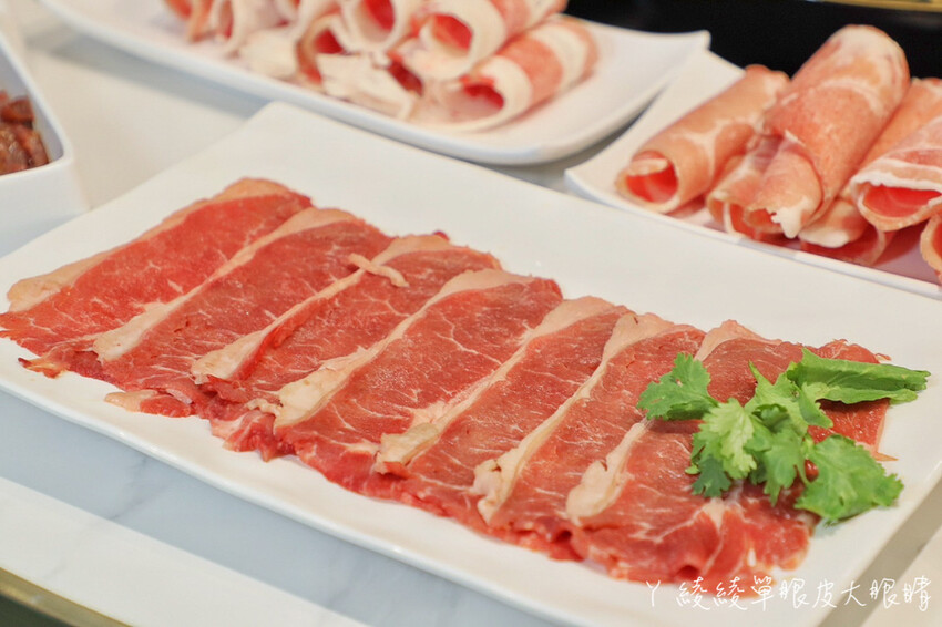 新竹美食「串串食光」正宗四川缽缽雞 冒菜 美蛙魚火鍋，麻辣控不能錯過。