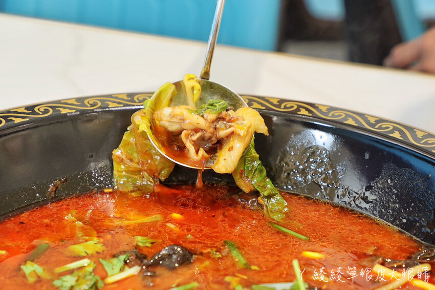 新竹美食「串串食光」正宗四川缽缽雞 冒菜 美蛙魚火鍋，麻辣控不能錯過。
